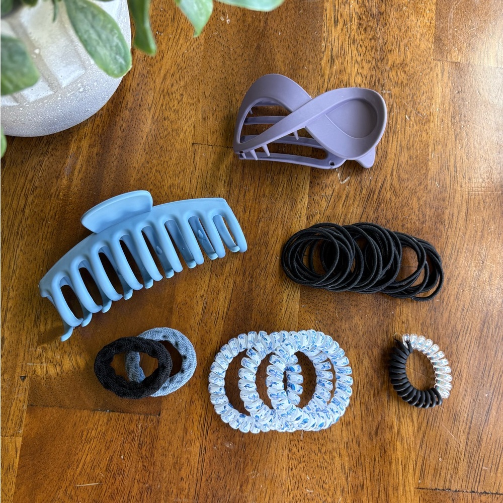 Elegant Blue and Black Hair Accessory Set